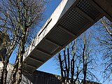 Loopbrug bij oostelijke toegang Herdenkingsplein