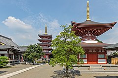 左から本堂・五重塔・多宝塔