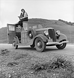 1933 Model 40 (V-8) station wagon. The B is similar; the only outside differences are lack of the V-8 emblem on grille and hub caps. Considered a commercial car, it came in standard guise only.