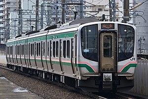 東北本線を走行するE721系電車 （2021年2月、長町駅）