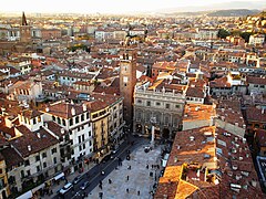 Vue de la place depuis la Torre Lamberti.