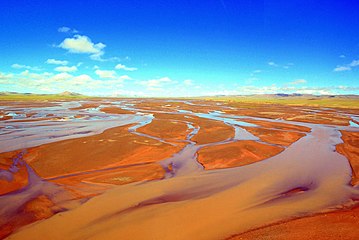 Afon Tuotuo, nant blaenddwr o Afon Yangtze, a elwir yn Tibet fel Maqu, neu'r "Afon Goch"