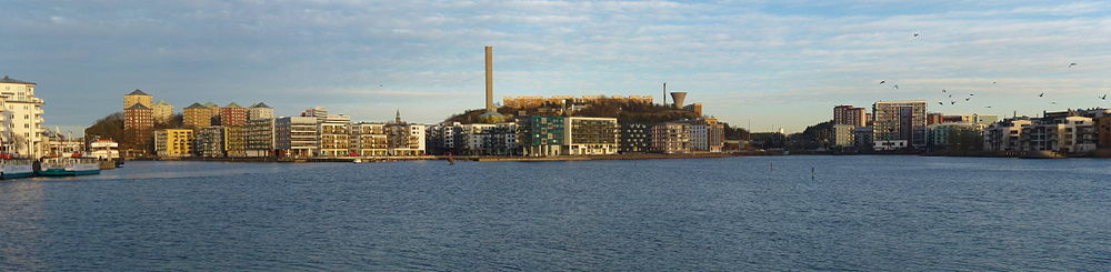 Hammarby sjö, vy mot ost med Danviksklippan längst till vänster, Henriksdalsberget i mitten och Sickla kanal till höger, november 2013.