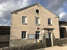 The town hall in Évans