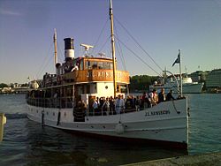 J. L. Runeberg saapumassa rantaan Helsingissä kesäkuussa 2009.