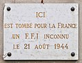 Plaque en hommage à un FFI mort pendant la Libération de Paris, au croisement avec la rue de Sèvres.