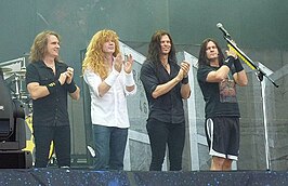 Van links naar rechts: David Ellefson, Dave Mustaine, Chris Broderick & Shawn Drover