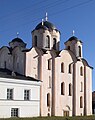 Cathédrale Saint-Nicolas de Novgorod, construite par Mstislav en 1113 près de son palais à la cour de Iaroslav (contenant des fresques du XIIe siècle illustrant sa famille).