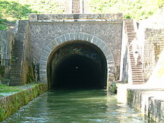 Voûte du canal de Bourgogne, tunnel rectiligne : depuis l'entrée de Pouilly, le point de lumière de l'entrée de Créancey.