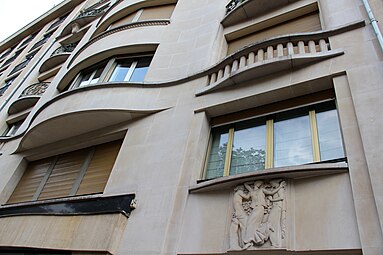 Sinuous curves on the façade of Avenue Montaigne no. 26 in Paris, by Louis Duhayon and Marcel Julien (1937)[235]