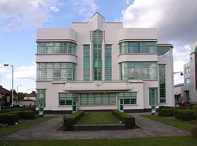 Cantina The Hoover Building din Perivale, o suburbie a Londrei, de Wallis, Gilbert și Partners (1938)