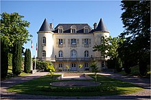 Photographie d'un bâtiment à deux tourelles