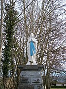 Statue de Notre-Dame de Lourdes.