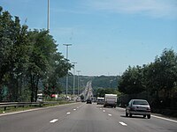 L'autoroute descendant la vallée de la Meuse à proximité de Liège.