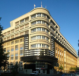 O Mossehaus com elementos Art Déco de Erich Mendelsohn, em Berlim, Alemanha (c.1923)