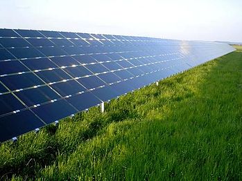 Módulos solares de capa fina, en una planta del Laboratorio Nacional de Energías Renovables (NREL) de Estados Unidos.