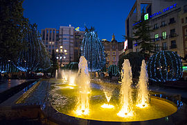 Ocaso y Navidad en la plaza del Altozano, histórica plaza de la ciudad española de Albacete.