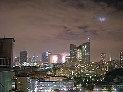 La Défense bei Nacht.