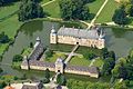 Luchtfoto voorburcht en hoofdgebouw