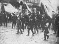 Manifestantes marchando em direção ao Palácio de Inverno. O Domingo Sangrento foi dos eventos mais importantes da Revolução Russa.