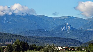 Larroque d'Olmes au premier plan.