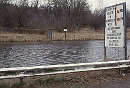 Warnschild für West-Berliner Sportbootfahrer in Kohlhasenbrück, 1988