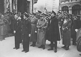 Antonescu und Sima mit Anhängern und Diplomaten bei der Gedenkveranstaltung