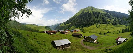 Área rural de Schoppernau no verán