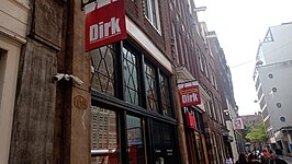 Dirk van den Broek in de Warmoesstraat in Amsterdam