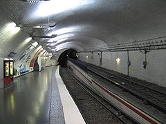 Le profil particulier de la station Mirabeau.