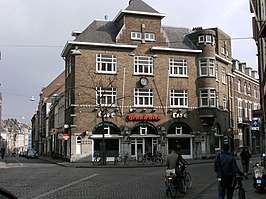 Café De Poort op de plek van de Tweebergenpoort