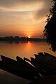 Entardecer no Rio Bomu, ao sul da cidade.