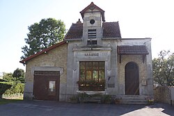 Skyline of Chardeny