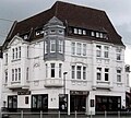 Wohnhaus mit Ladenlokal