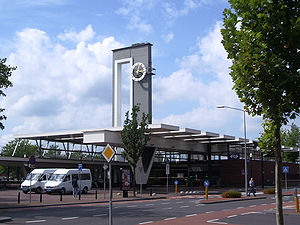 Bahnhofsgebäude mit Haupteingang