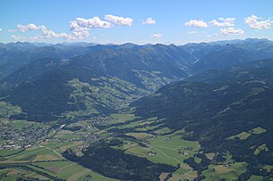 Blick vom Gipfel des Grimmings auf das Gemeindegebiet von Irdning-Donnersbachtal