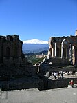 Vue d'Etna de l'amphitheâtre, Taormina. Janvier 2008.