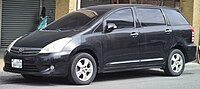 Toyota Wish для тайванського ринку до фейсліфтингу з іншим дизайном фар, решітки та бампера.