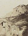 Fontaine près la porte Neuve, au milieu du XIXe siècle.