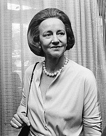 1975 headshot of Katharine Graham