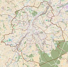 Mapa konturowa Brukseli, blisko centrum po prawej na dole znajduje się punkt z opisem „<em lang="nl">Vrije Universiteit Brussel</em>”