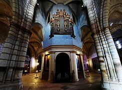 Puerta de la cripta de la catedral