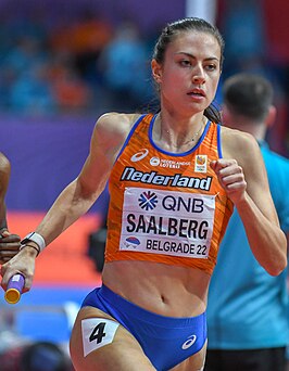 Eveline Saalberg in actie op de 4 x 400 m tijdens de WK indoor 2022, Belgrado.