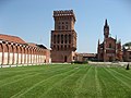 Il Castello di Pollenzo con la chiesa di San Vittore.