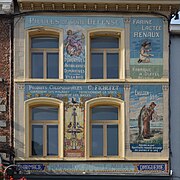 Façade de la pharmacie Milet, carreaux émaillés réalisés par Céramiques d'art Helman de Bruxelles.