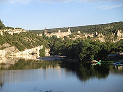 Château d'Aiguèze, et Saint-Martin-d'Ardèche.