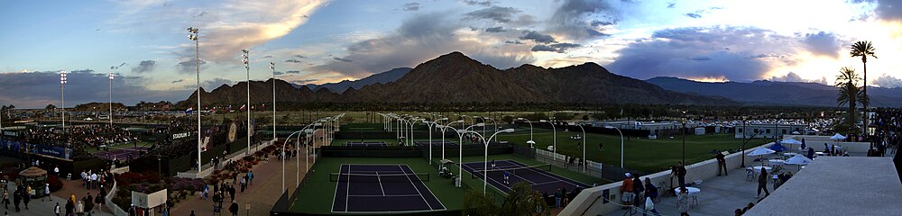 Areál Indian Wells Tennis Garden ve večerních hodinách