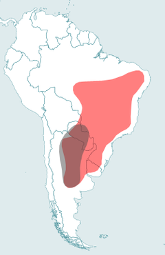 Alcances da seriema (em vermelho) e da seriema-de-perna-preta (em preto)