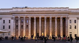 De Tempel van Hadrianus aan de Piazza di Pietra