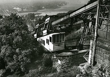 Schwebebahn mit Blick auf Blasewitz, 1984